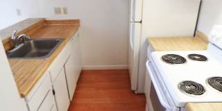 Cozy condominium in Blossom Valley. Hardwood floor, dishwasher, balcony. Gallery 10