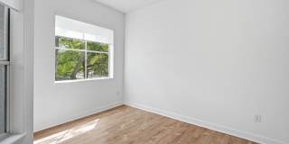Spacious 1BR/1BA Harbour Island Condo with 2 Car Garage in Gated Island Place Gallery 9