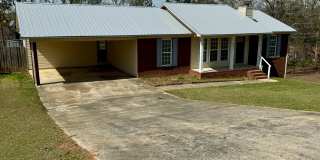 3 bed  2 bath located in Oxford! Additional photos coming soon! Gallery 1