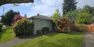 3BD/2BA Eureka home is close to Sequoia Park, boasts infrared sauna! Gallery 1