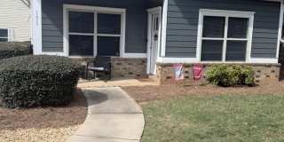 Two Bedroom Near Downtown Available! Two Bedroom Near Downtown Available! Gallery 1