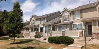 Bright Townhome Near Shopping and Food! Gallery 1