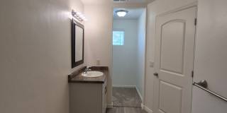 Remodeled 3 Bed / 2.5 Bath Townhome in Great Location Gallery 39