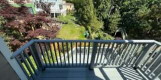 *DREAM LOCATION* 6BR Completely Renovated Duplex Gallery 37
