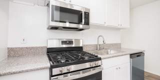 15925 Victory Blvd. Gallery 14