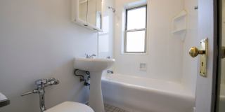 5957 W Madison St Gallery 19