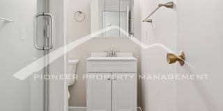 Spacious Townhouse with Washer/Dryer and Central AC Gallery 25