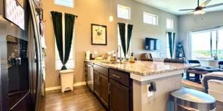 IMMACULATE TOWNHOME WITH 2 CAR ATTACHED GARAGE Gallery 7