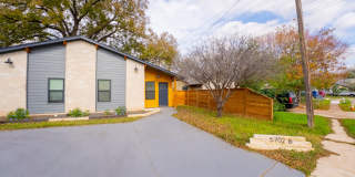 Modern Elegance in Vibrant East Austin: Chic Duplex with Stylish Upgrades, Private Oasis, Prime Location! Gallery 23