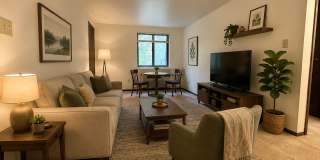 Beautiful One Bedroom Apartment with A/C, Parking & On-Site Laundry! Call Today! Beautiful One Bedroom Apartment with A/C, Parking & On-Site Laundry! Call Today! Gallery 3