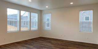 Exquisite 3 Bed 2.5 Bath Single Family Home Gallery 4