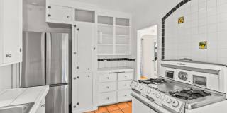 Elevated Golden Hill 2BR with Southwesterly Views with A/C & Detached Garage Gallery 17