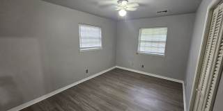 Nice 4 bedroom 1.5 bath home close to U of A and I-49 Gallery 9