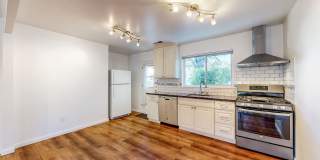 Delightful 2 Bedroom 1 Bath Unit with 1 Car Garage Gallery 1