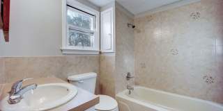 FREE MONTH RENT! Freshly Updated 3 Bedroom House Gallery 5