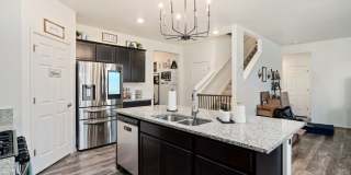 Beautiful 5 Bed Home in Raindance Gallery 23