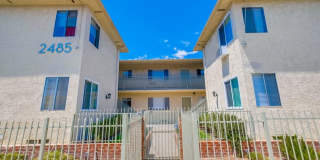 Classic Courtyard Building on Venice Blvd – Secure, Convenient, Pet-Friendly Gallery 1