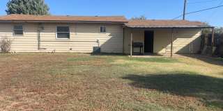 Move in Special! $200 off First Month! Adorable 2 Bedroom with 2 Car Garage Close to Hospitals and TTU! Gallery 23