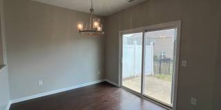 **OFFERING REFUNDABLE APPLICATION FEES** Fantastic 3BD, 2.5BA North Raleigh Townhome with Fenced Backyard in an HOA Community with Premier Amenities Gallery 12