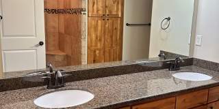 Large Beautiful Condo with Many Upgrades!! Gallery 13