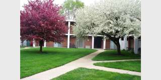 Deluxe One Bed/One Bath Apartment + Private Balcony - Heat & Parking Included! Gallery 1