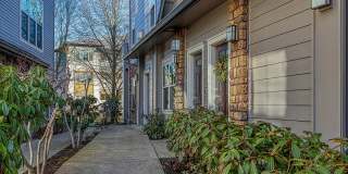 Beautiful Ground Level 1+br Condo ** Water/Sewer/Garbage Included ** Gallery 19