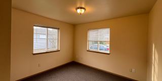 3 Bedroom, 2 Bath in York Neighborhood! Gallery 13