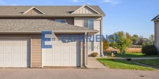 Beautiful 2-Bedroom West-Side Condo with Garage & Utilities Included! Gallery 1