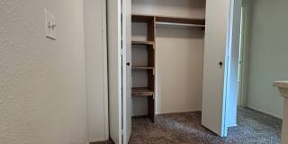 Blue Heron Townhome - Split Level 2 Bedroom located near Winslow Gallery 19