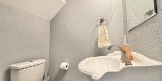 New 2 bedroom duplex, 2 car garage, quiet neighborhood, all appliances Gallery 12