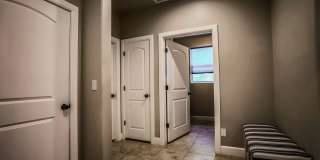 4 Bed, 3 Bath, 3 Car Garage for rent. Small Dog Allowed Gallery 25