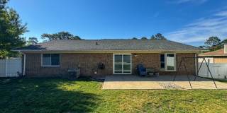 Charming 3 Bed 2 Bath Home with Fenced Yard Gallery 25