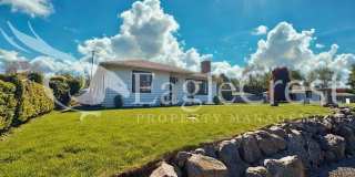 Charming 2 Bed, 2 Bath Home with Updated Kitchen & Outdoor Living Space Charming 2 Bed, 2 Bath Home with Updated Kitchen & Outdoor Living Space Gallery 5