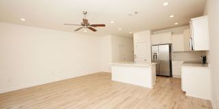 * MOVE IN SPECIAL *Newer Townhome in Destin Gallery 13