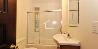 Charming Room for Rent-No Broker Fee Gallery 1
