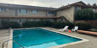 Clean two Bedroom Condo with Pool and Backyard Gallery 1