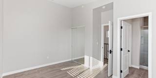 Private balcony + private patio! Gallery 11