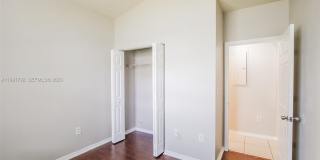 2281 NE 42nd Cir Gallery 15
