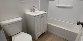 Great 2 bedroom Apartment with Garage! Gallery 13