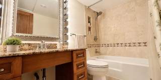 Charming 2BR Condo in Wilton Manors Gallery 9