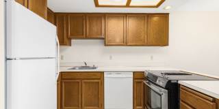Redmond 3 Bedroom 1.5 Bath Garage Duplex Gallery 10
