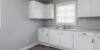 352 Adams Street Gallery 7