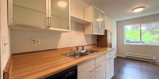 Renton Condo with Private Patio, Pool & Covered Parking! Gallery 13