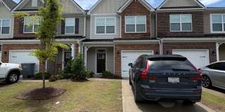 3BR/2.5BA Townhome in Harrisburg Village Gallery 1