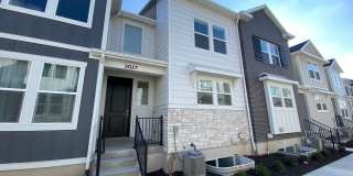 Beautiful Willow Point Townhome Gallery 1