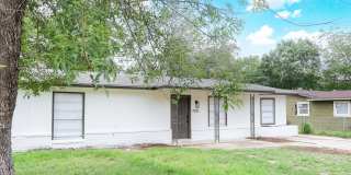 Single Story Home Near Tom Slick Park Gallery 1