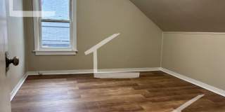 HUge 7 bed in Allston Gallery 16