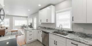 FURNISHED HOUSE! Short or Long Term! Large Newly Renovated Fully Furnished Modern 5 Bedroom Home with 3 Separate Living Rooms! Gallery 8