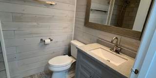 Beautifully remodeled 3 bedroom, 2.5 bath, 2 car garage Gallery 30