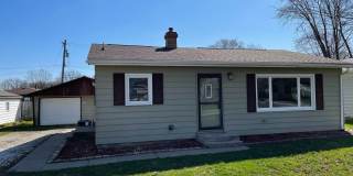 Spacious 2-Bedroom Home with Garage & Large Backyard in Silvis! Gallery 1